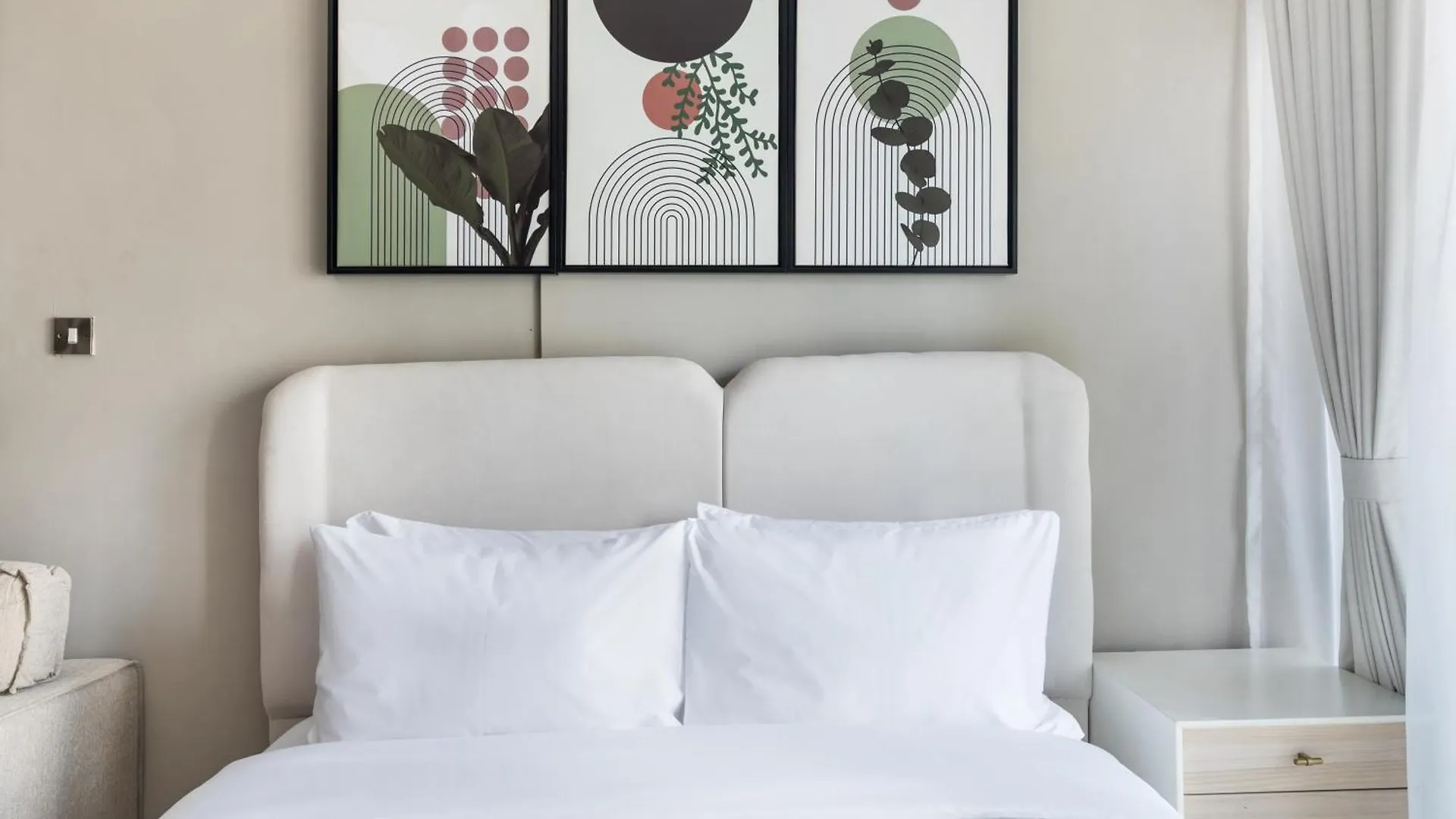 Furnished Studio Apartment In Lake View Jlt Dubai