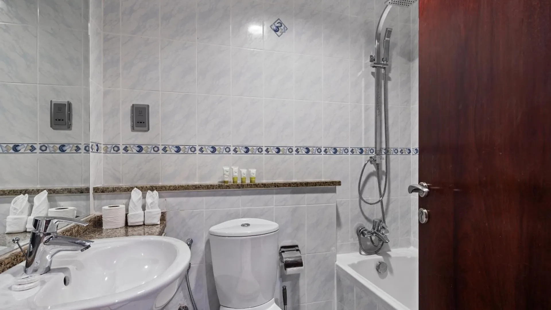 Furnished Studio Apartment In Lake View Jlt Dubai