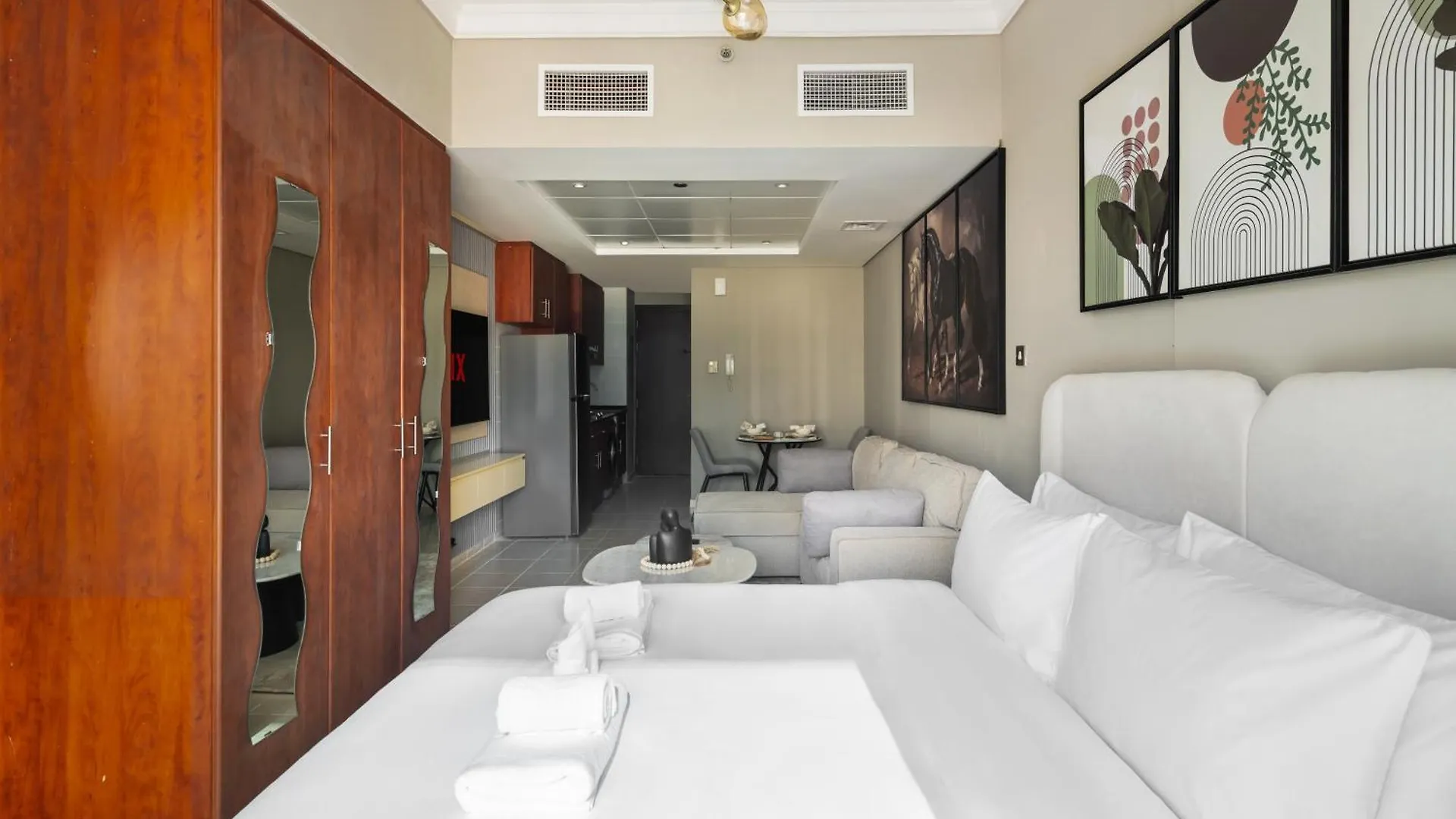 Furnished Studio Apartment In Lake View Jlt Dubaj